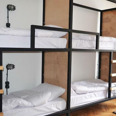 21/9 Baker Street Hostel Lviv Buitenkant foto