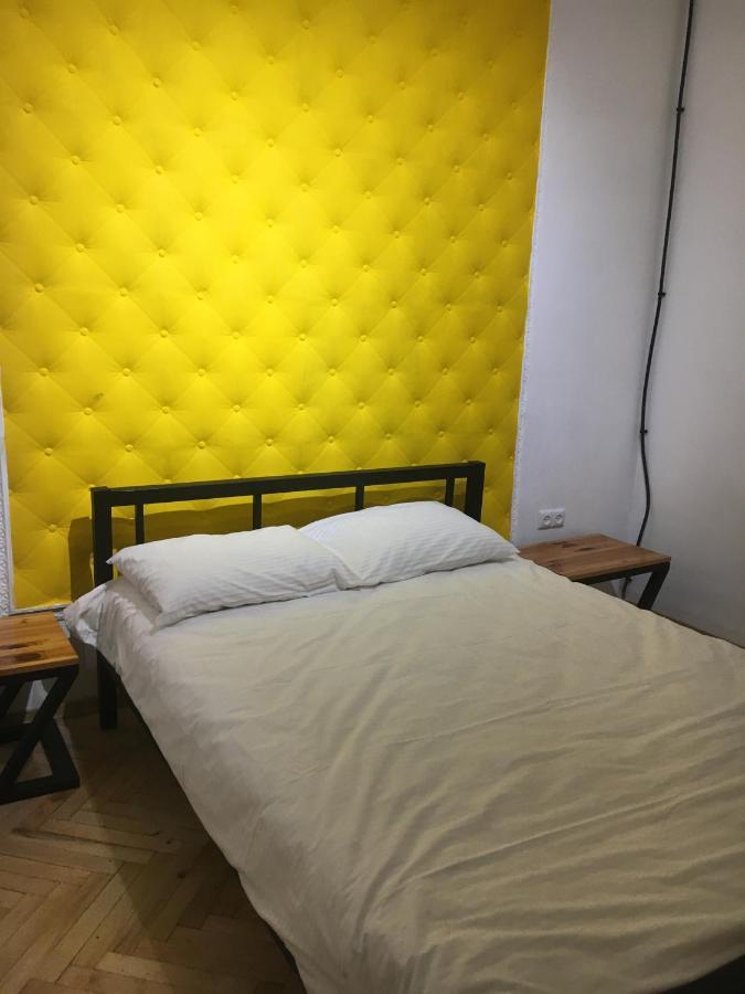 21/9 Baker Street Hostel Lviv Buitenkant foto