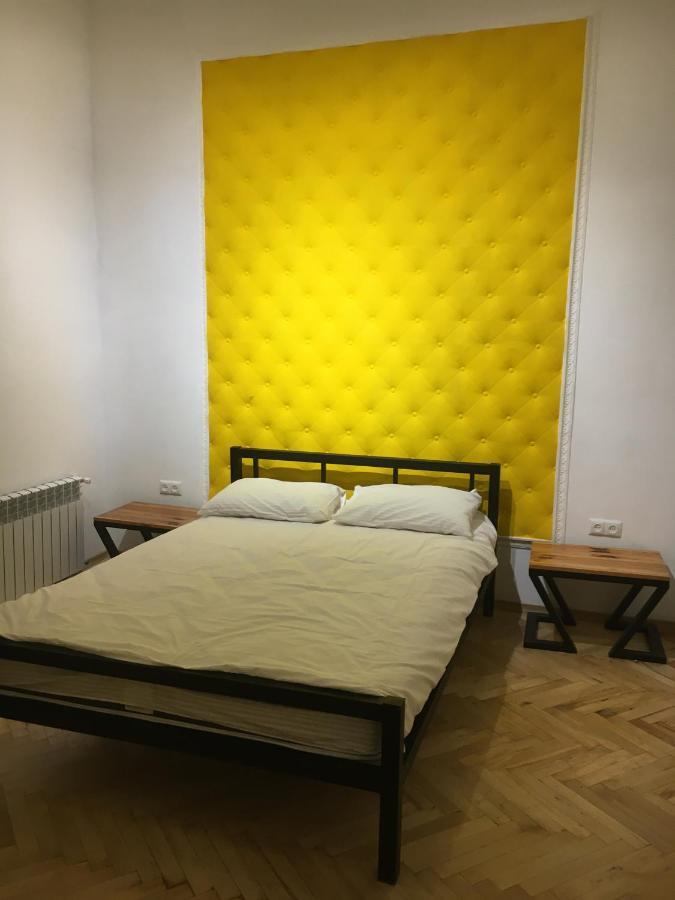 21/9 Baker Street Hostel Lviv Buitenkant foto