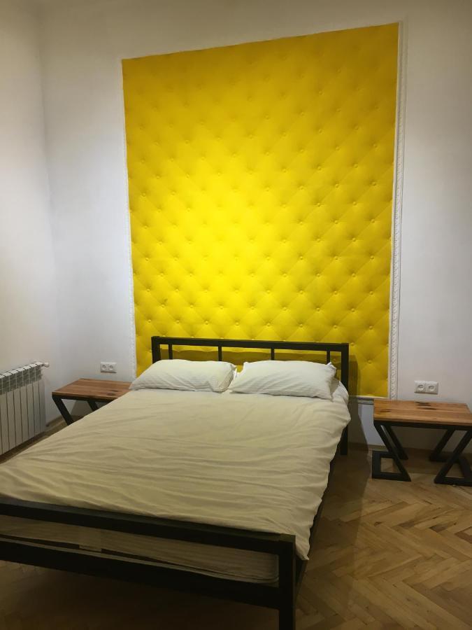21/9 Baker Street Hostel Lviv Buitenkant foto