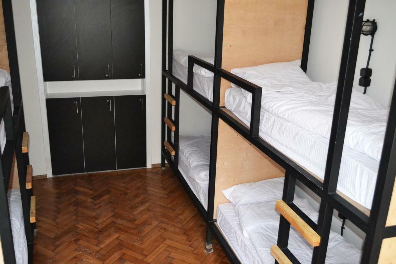 21/9 Baker Street Hostel Lviv Buitenkant foto