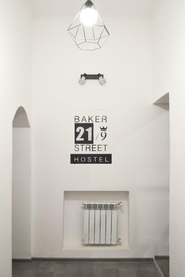21/9 Baker Street Hostel Lviv Buitenkant foto