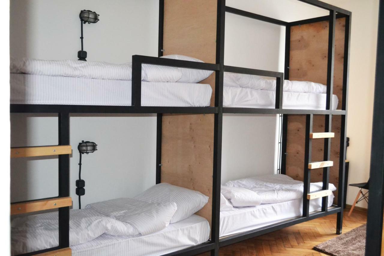 21/9 Baker Street Hostel Lviv Buitenkant foto