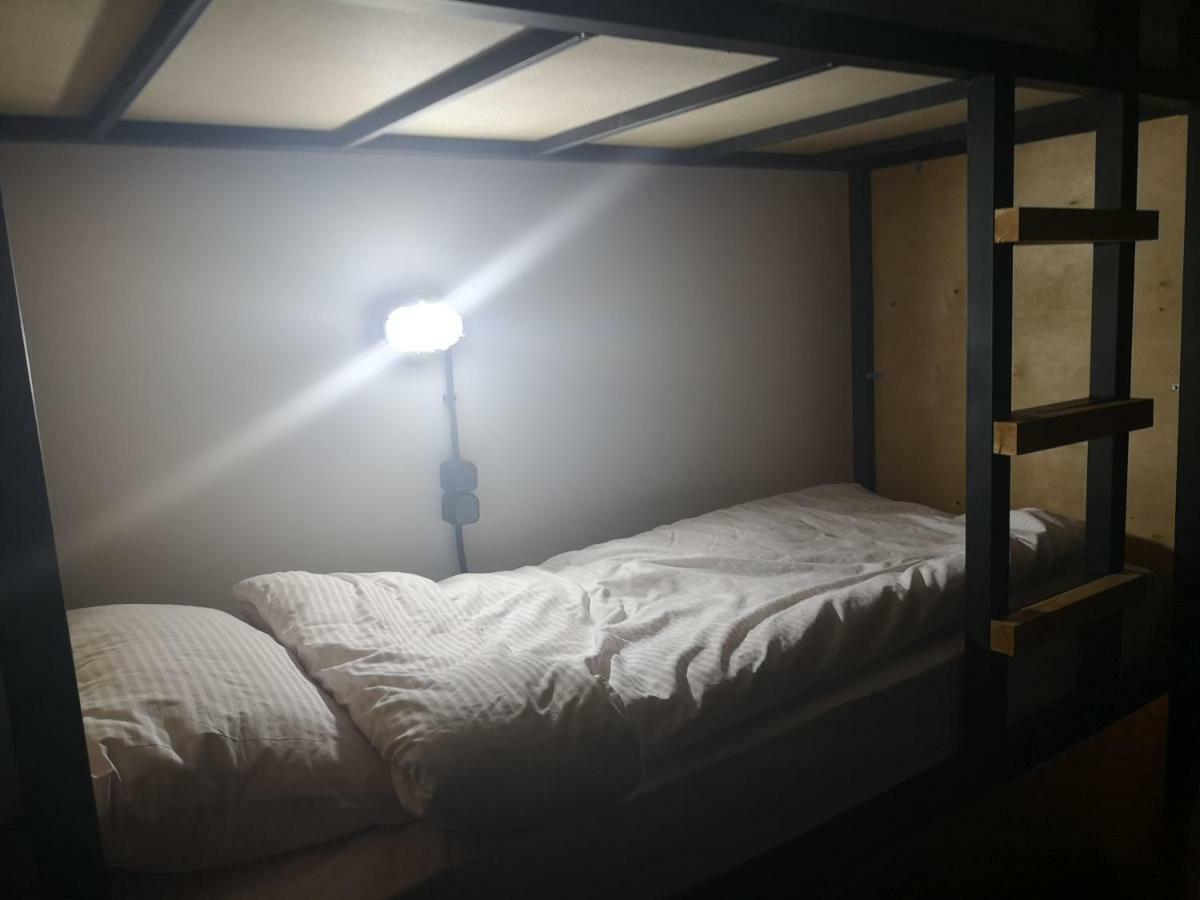 21/9 Baker Street Hostel Lviv Buitenkant foto