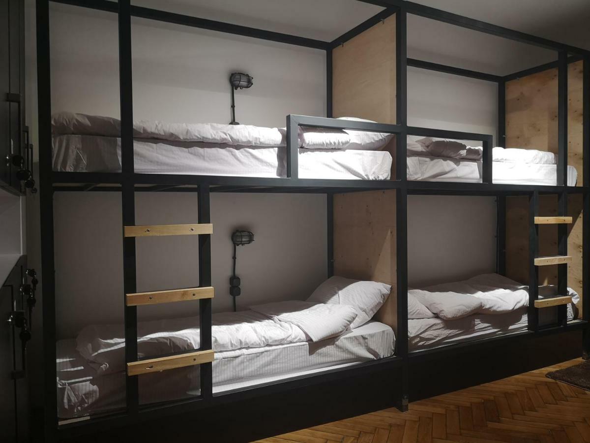 21/9 Baker Street Hostel Lviv Buitenkant foto