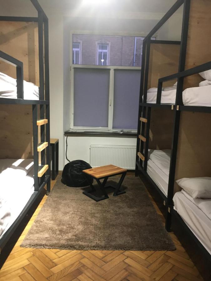 21/9 Baker Street Hostel Lviv Buitenkant foto