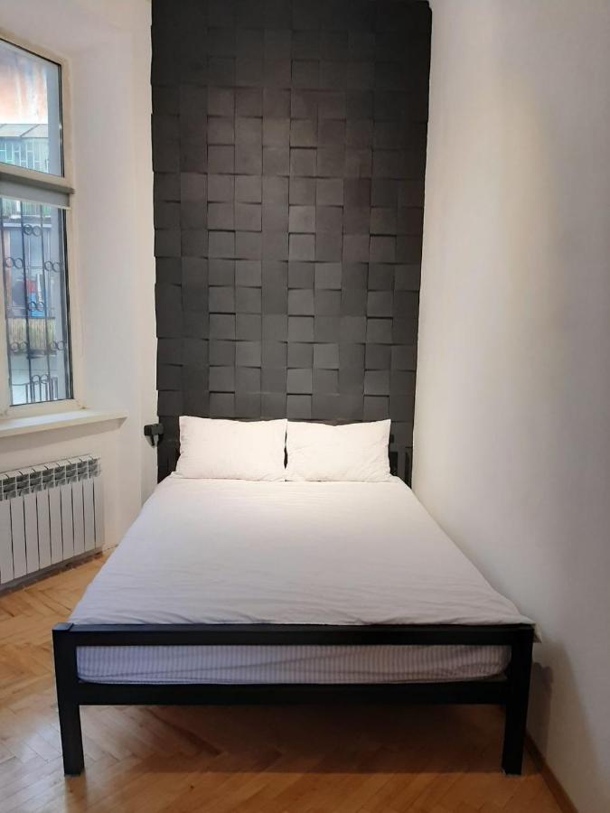 21/9 Baker Street Hostel Lviv Buitenkant foto